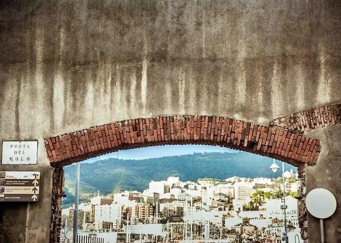 La Finestra Sul Cielo Del Porto Antico Di Genova