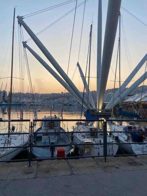 La Finestra Sul Cielo Del Porto Antico Di * Genua