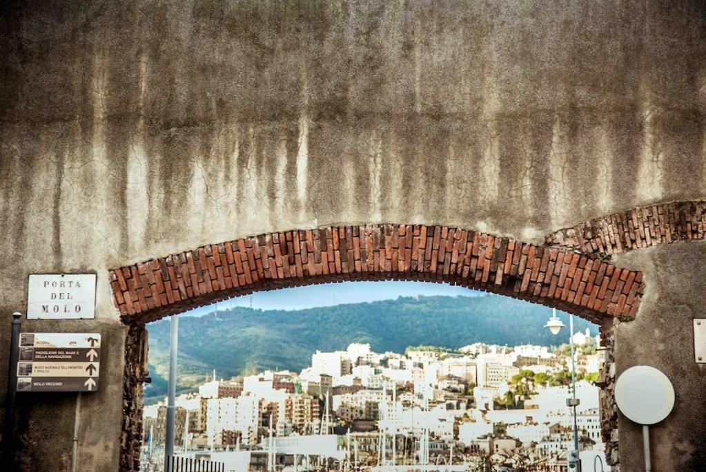 La Finestra Sul Cielo Del Porto Antico Di * Genua