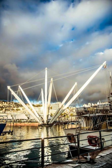 La Finestra Sul Cielo Del Porto Antico Di * Genua